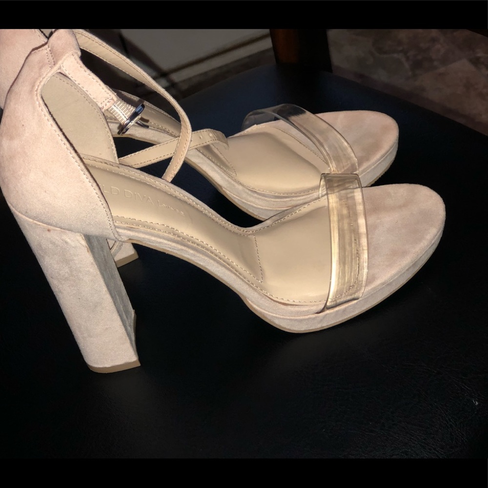 lolashoetique heels for grabs